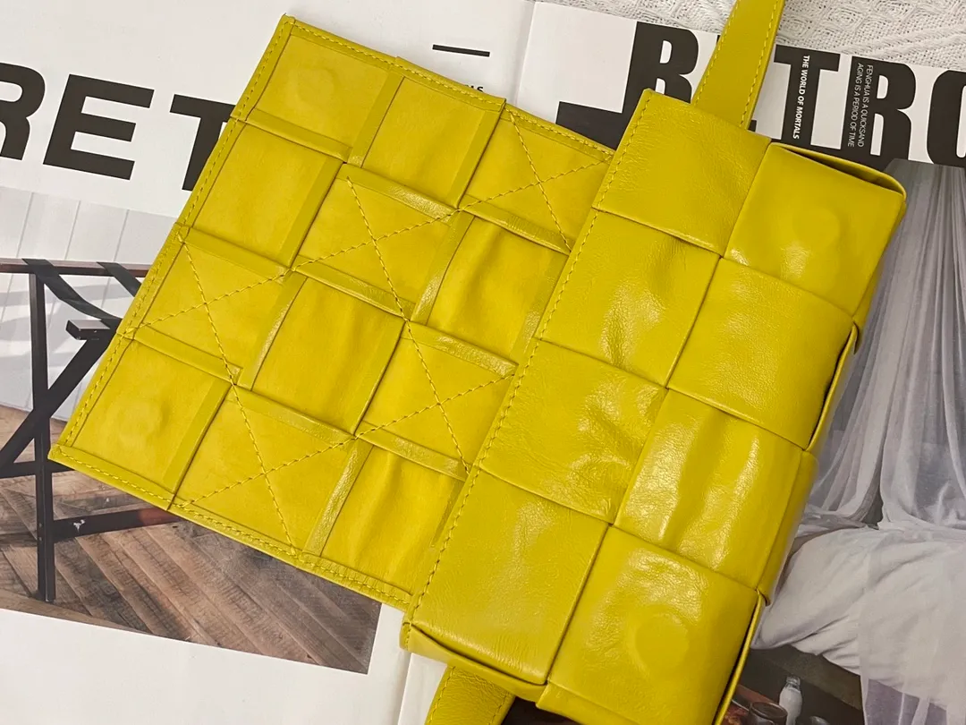 #𝐓𝐇𝐄 𝐁𝐄𝐋𝐓 𝐂𝐀𝐒𝐒𝐄𝐓𝐓𝐄 Checkered waist bag cassette has an updated version🆕The waxed cowhide material is very light and shiny, has a cool feeling, and has the same high-end touch as always. ⚠️The second-generation upgraded version has a long strap of 136cm, tall people can also wear it cross-body at will It is also suitable for boys. It is suitable for couples. It can be used as a handbag, waist bag, crossbody or shoulder bag. It’s small and exquisite, but packs a punch: 💄lipstick 🕶️sunglasses, etc.⋯pack it all! It continues the square shape of the cassette bag and does not deform after loading. It has a very concave shape! Model: 6815# S18.5x5x9.5